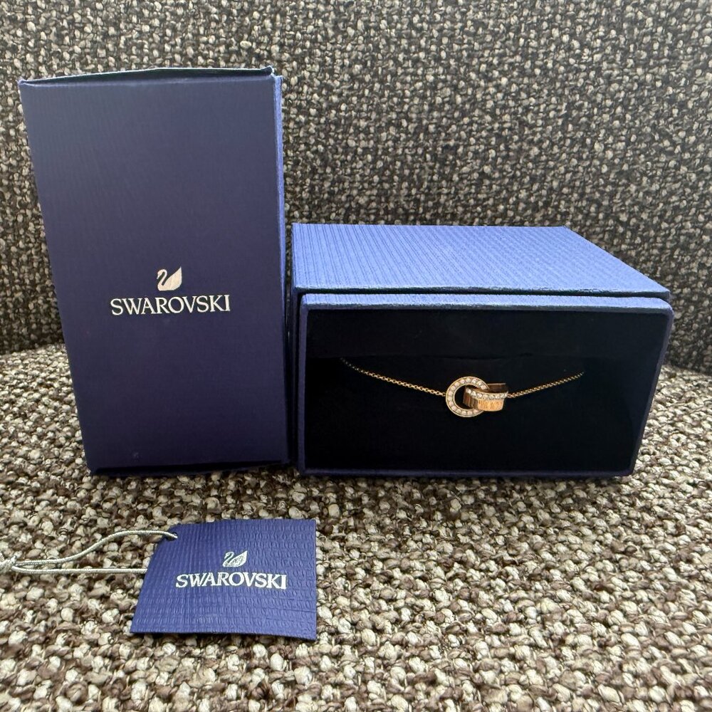 Swarovski Interlocking loop, Crystal, Rose Gold-tone plated Barcelet